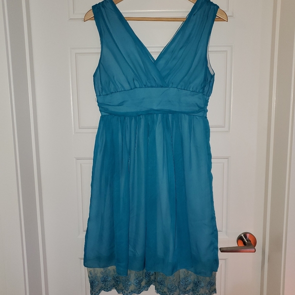 Dress size small - Picture 5 of 7